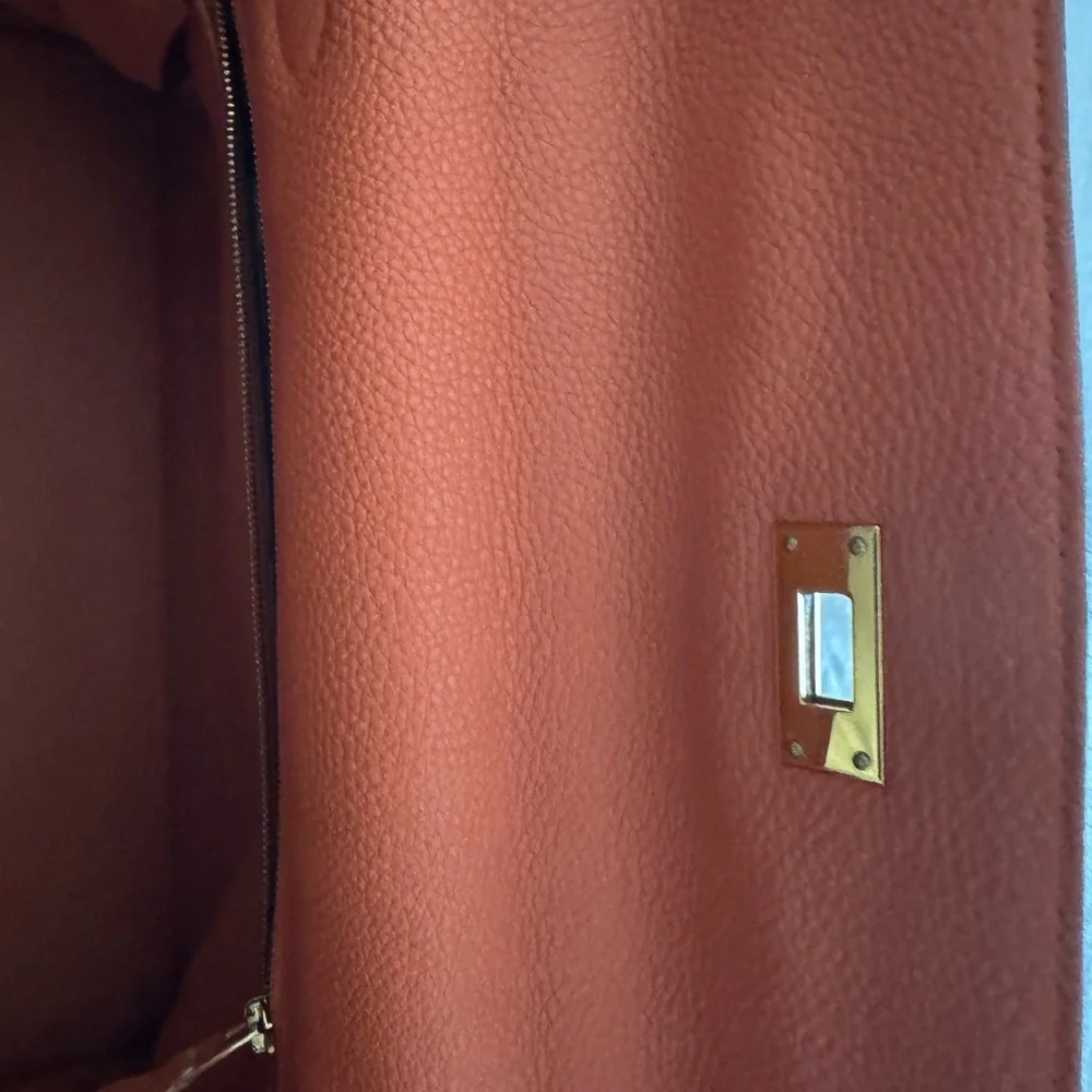 Hermes Orange Kelly 32 with Gold Hardware and shoulder strap (authentic) - Picture 7 of 12